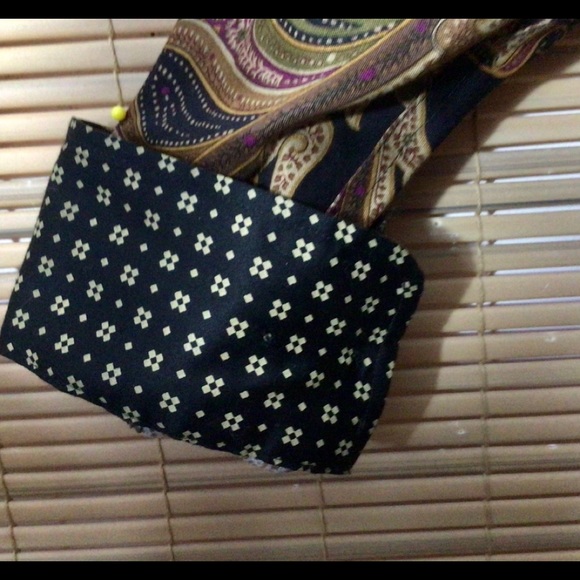 CHAPS paisley blouse, collar, up-down cuffs - Picture 3 of 16